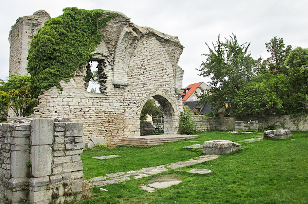 <strong>Unearthing Viking History in Gotland: Exploring Ancient Ruins and Medieval Towns</strong>